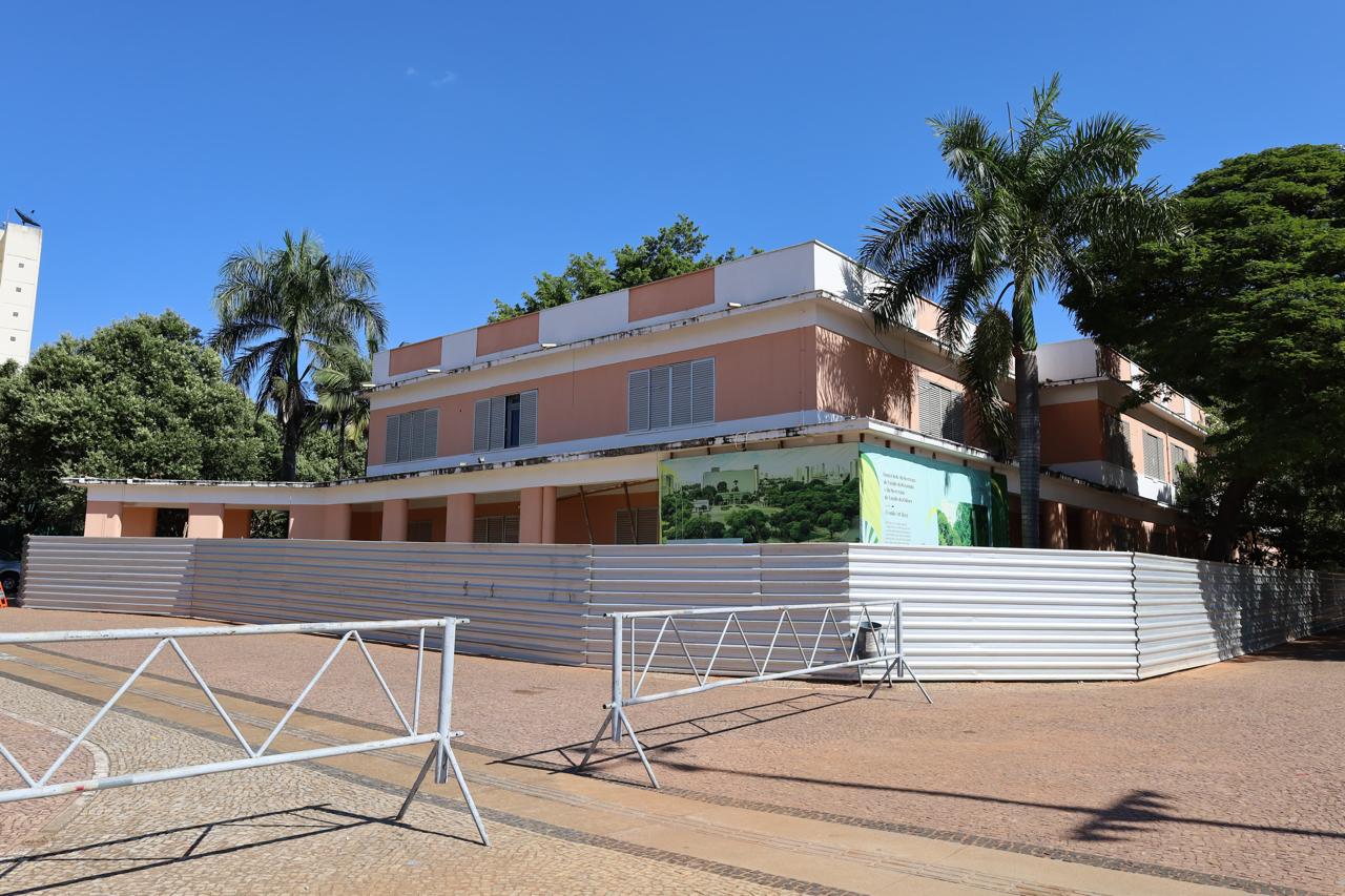 Governo de Goiás inicia restauração de edifício que abrigou o Fórum e a PGE, na Praça Cívica