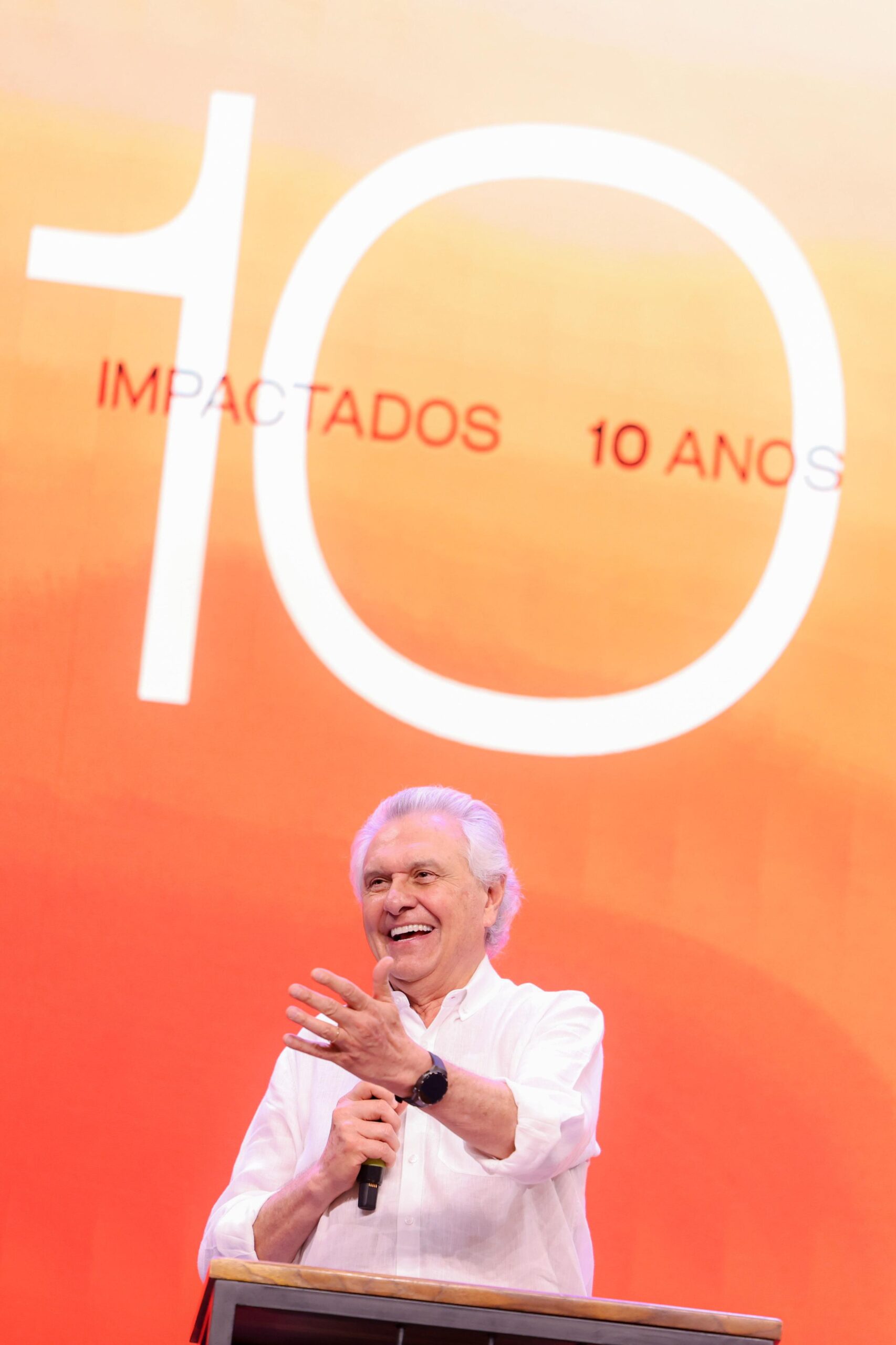 Caiado prestigia aniversário de 10 anos de fundação da Igreja Impactados em Goiânia