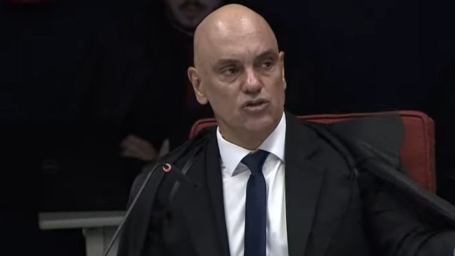 Pedido de asilo: Moraes dá 48h para Bolsonaro explicar documento