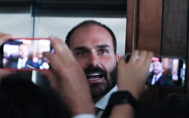 Eduardo Bolsonaro prepara saída do PL