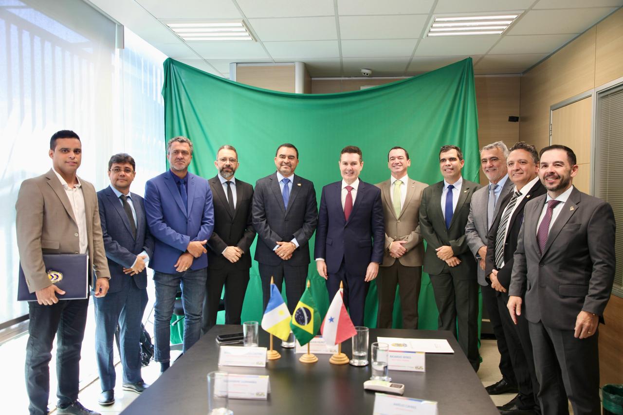  Amélio Cayres cumpre agenda em Brasília com ministros