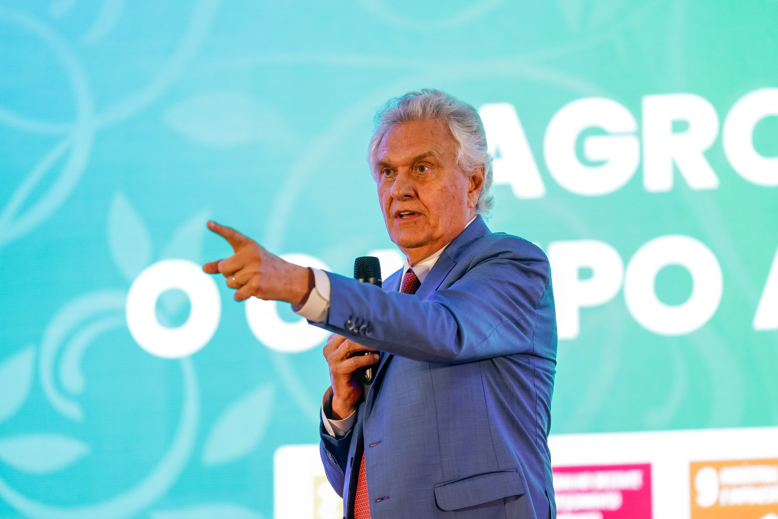 Caiado destaca avanço tecnológico do agro goiano em palestra em Holambra
