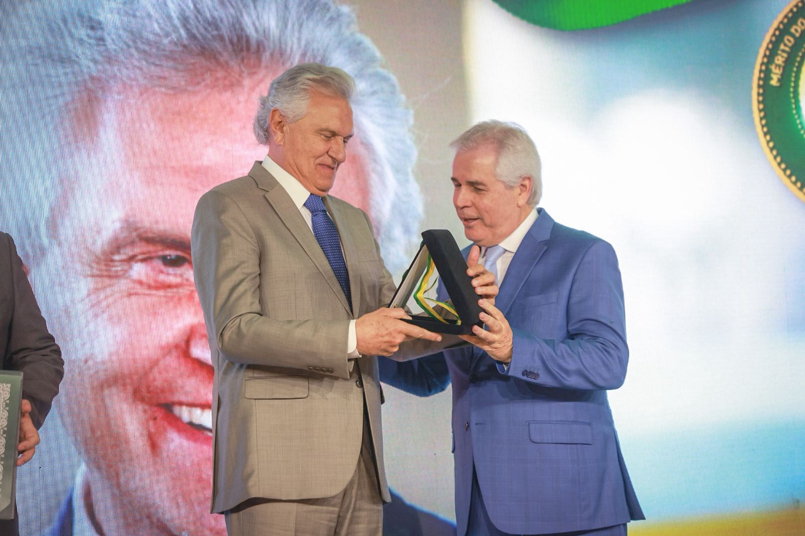 Caiado recebe homenagem em Brasília e destaca avanços do transporte público em Goiânia