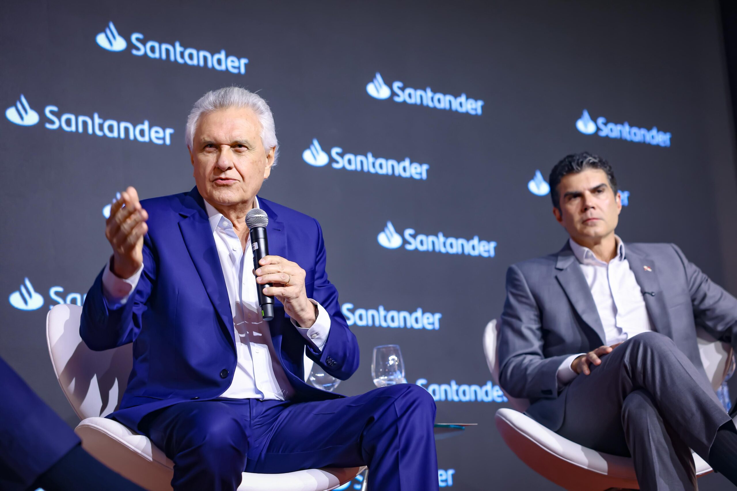 Caiado apresenta transformação de Goiás durante conferência do Banco Santander