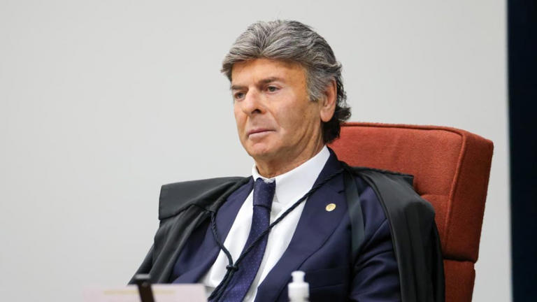 Citado por Bolsonaro, Fux não deve julgar recursos contra condenação