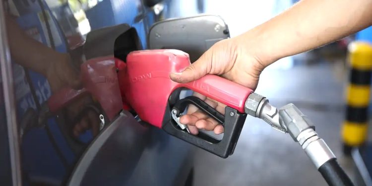 Gasolina cai para R$ 2,71 em todo o Brasil