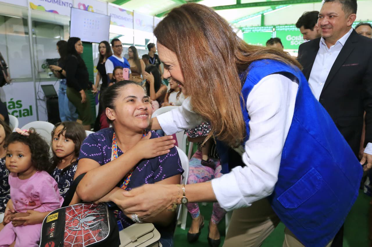 Gracinha Caiado entrega benefícios na abertura do Goiás Social em Planaltina