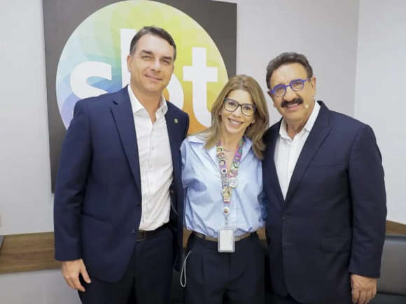 Após polêmica com presença de Lula, SBT recebe Flávio Bolsonaro e Caiado
