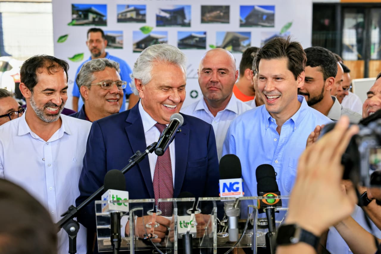 Caiado e Daniel Vilela entregam novo Terminal do Dergo, em Goiânia