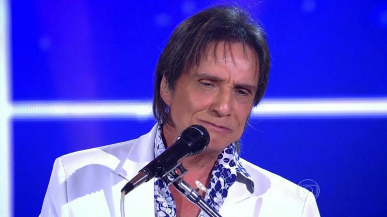 Com Covid, Roberto Carlos vive luto