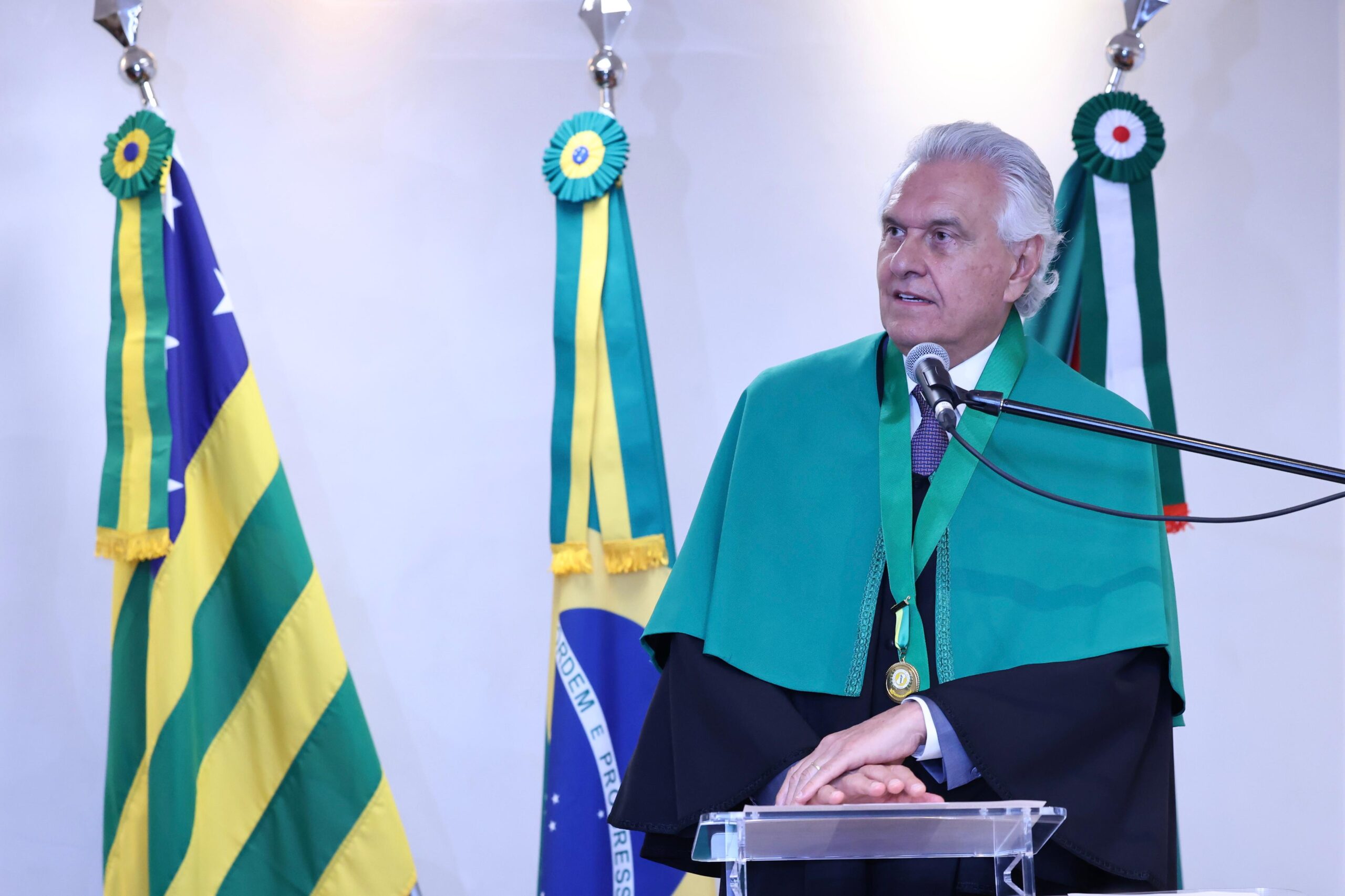 Novo imortal da Academia Goiana de Medicina, Caiado defende classe e prega saúde pública de qualidade