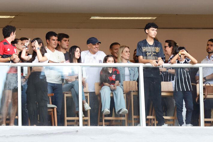 Ministros do STF, de Lula e parlamentares acompanham Supercopa