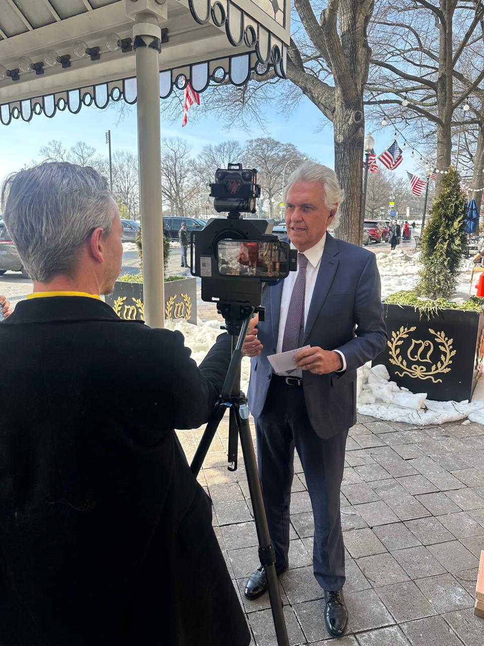 Nos EUA, Caiado busca acordos para exploração de minerais críticos com garantia de transferência de tecnologia