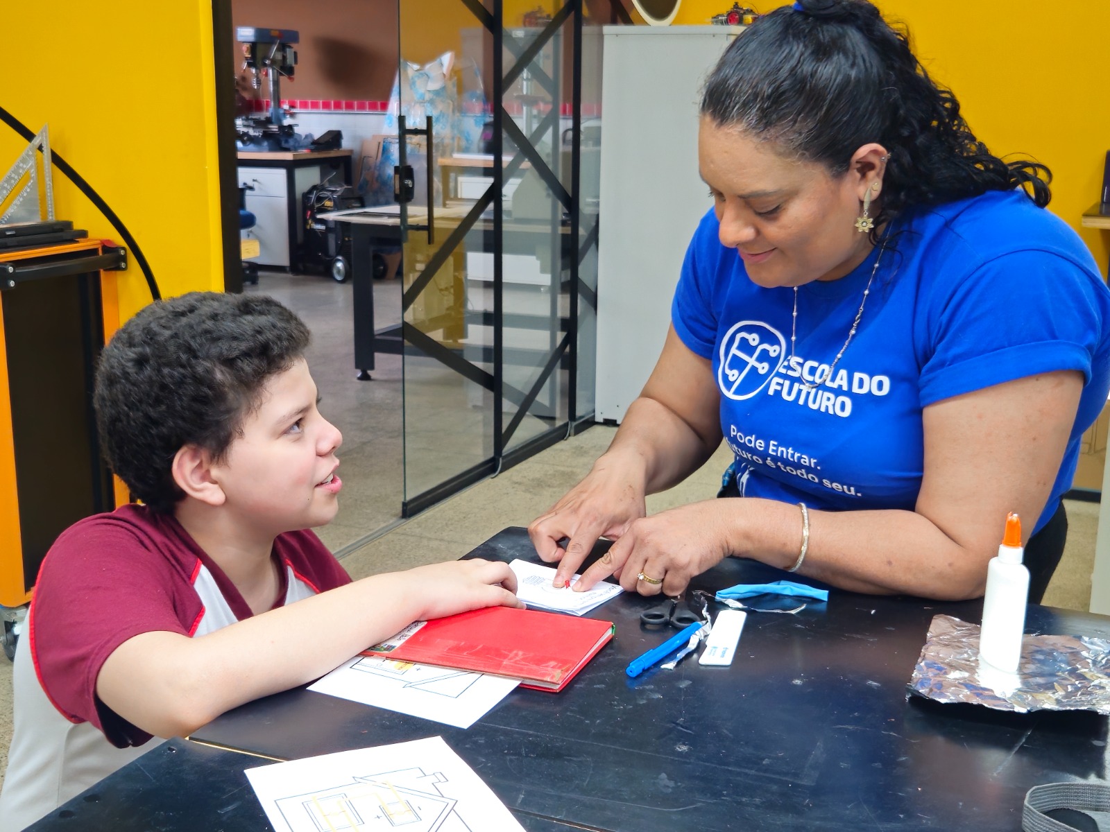 Governo reajusta salários de professores das Escolas do Futuro e músicos da Filarmônica