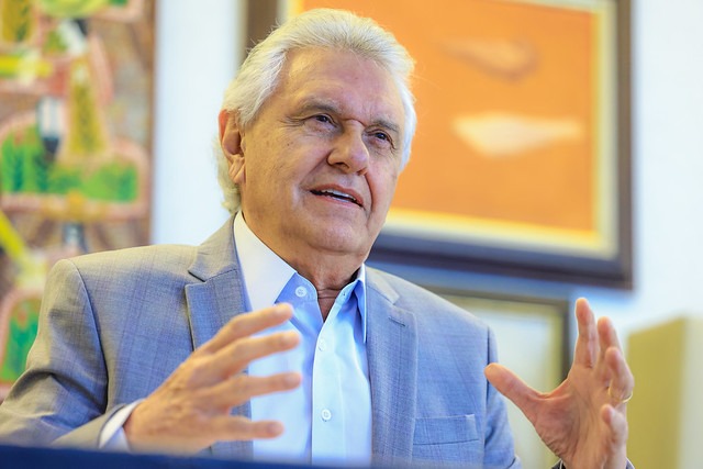 Caiado anuncia reajuste de 5,4% para os professores da rede estadual de ensino