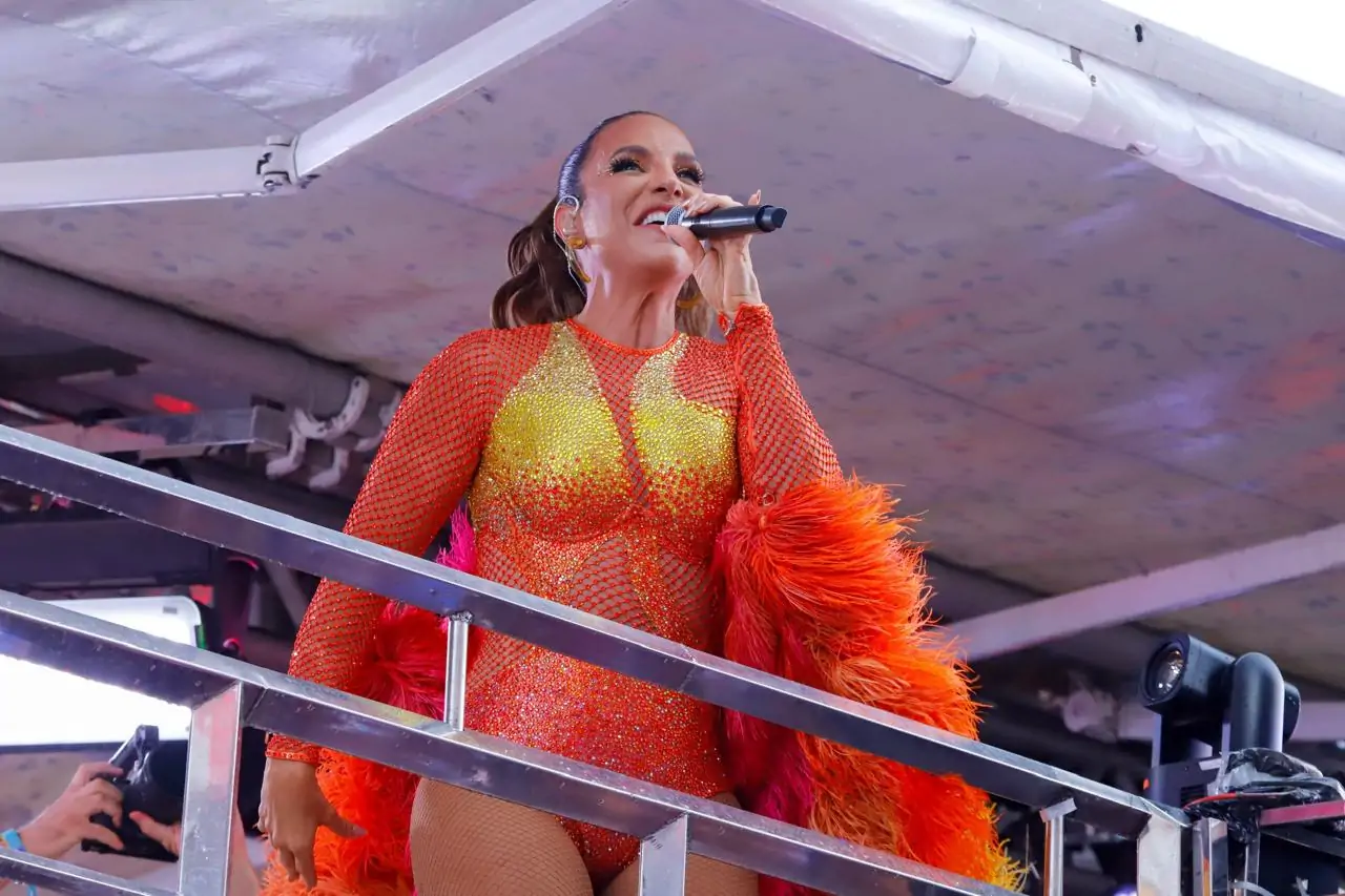 Estreia de Ivete Sangalo no Carnaval do Rio tem tributo a Preta Gil