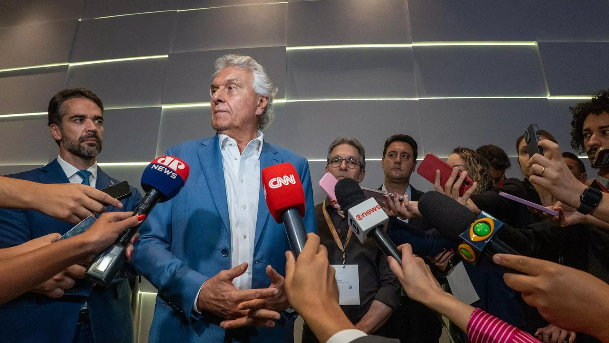 Caiado dribla governo federal e assinará acordo com EUA sobre minerais críticos