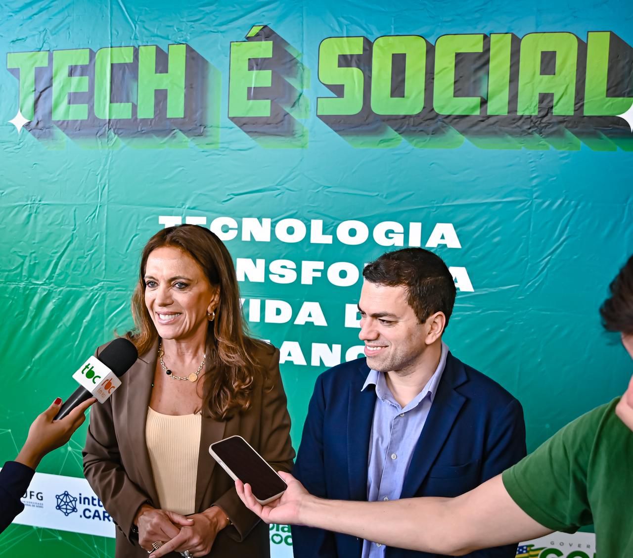 “Tecnologia não pode ser privilégio, precisa ser oportunidade”, afirma Gracinha Caiado ao participar de entregas do Tech é Social