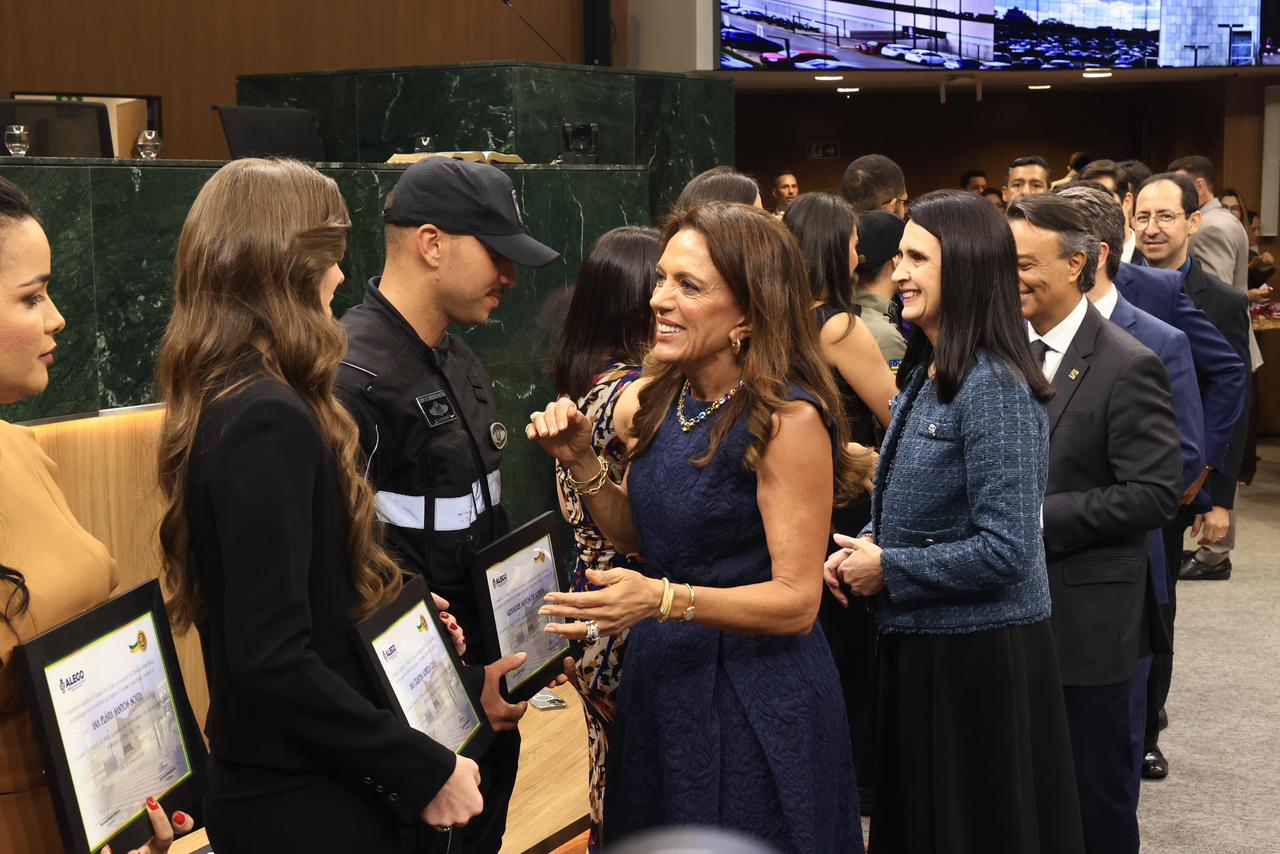 Gracinha Caiado destaca atuação de servidores no Goiás Social em sessão de homenagem na Alego