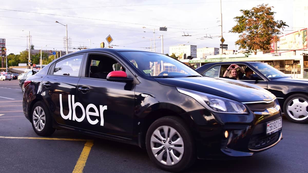 Uber é condenada a pagar R$ 17 mil por deixar passageiro em local errado