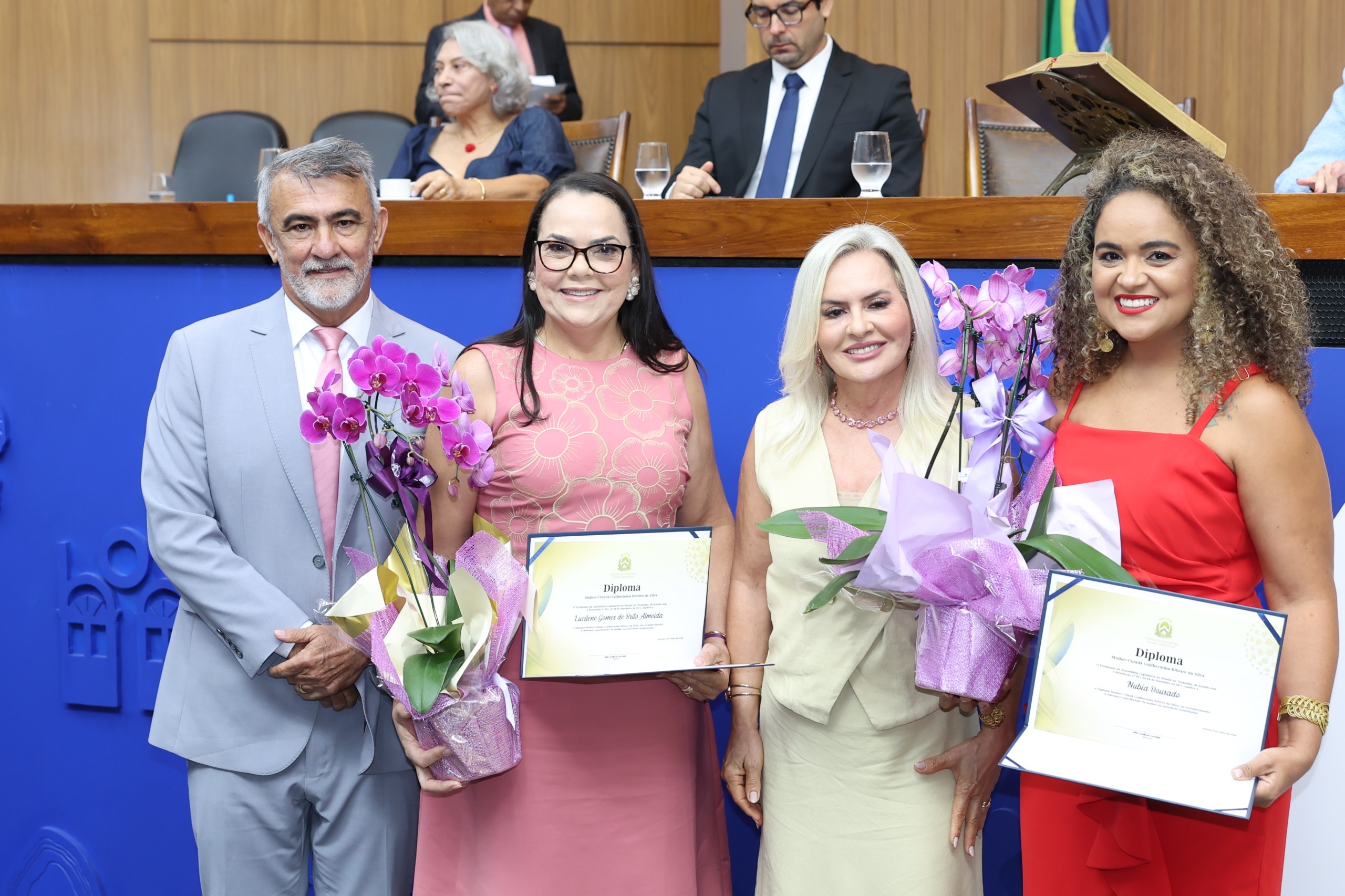 Amélio Cayres homenageia lideranças femininas em Sessão Solene do Dia da Mulher