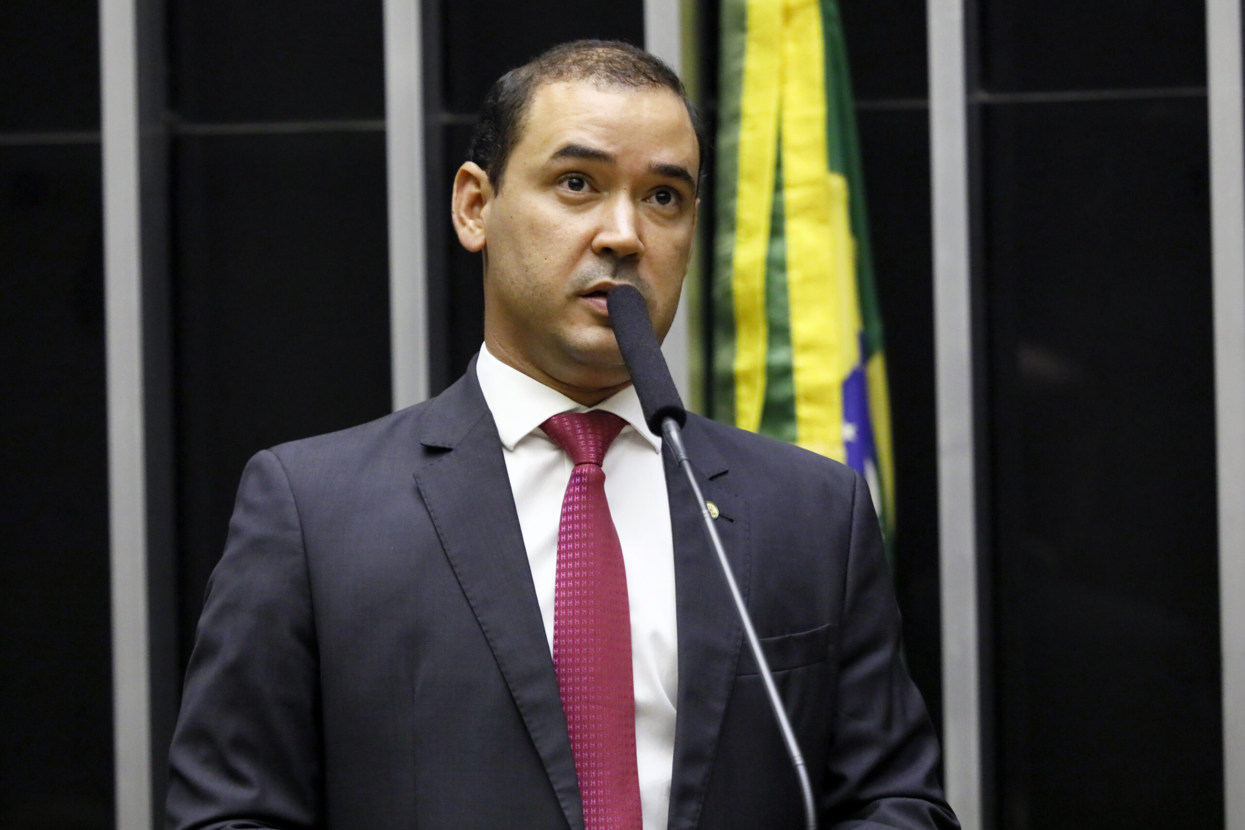 Vicentinho Júnior trabalha na elaboração de plano de governo com participação popular