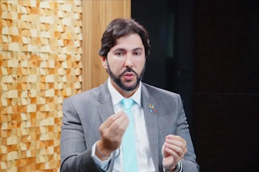 Neurocientista de Bolsonaro fala sobre “Estímulo Elétrico Craniano” para tratar soluços