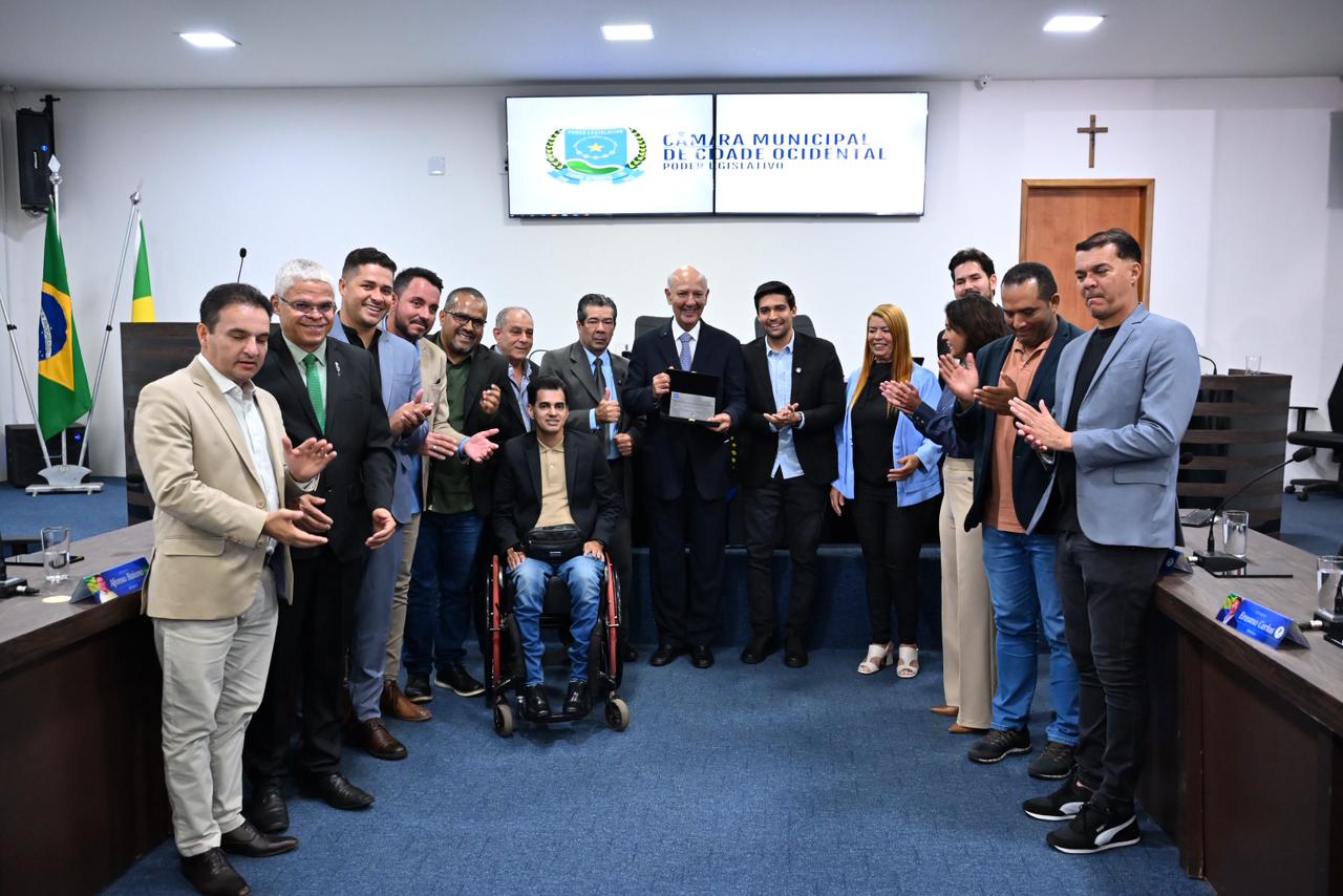 José Roberto Arruda recebe Comenda de Santo Antônio na Câmara Municipal de Cidade Ocidental