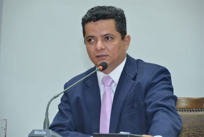 Deputado denuncia demissões no HRA por perseguição política