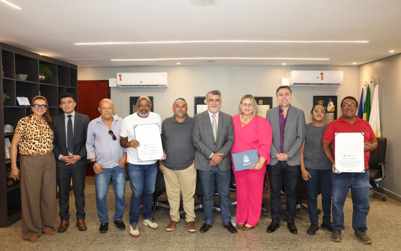 Amélio Cayres homenageia comunicadores do Bico do Papagaio