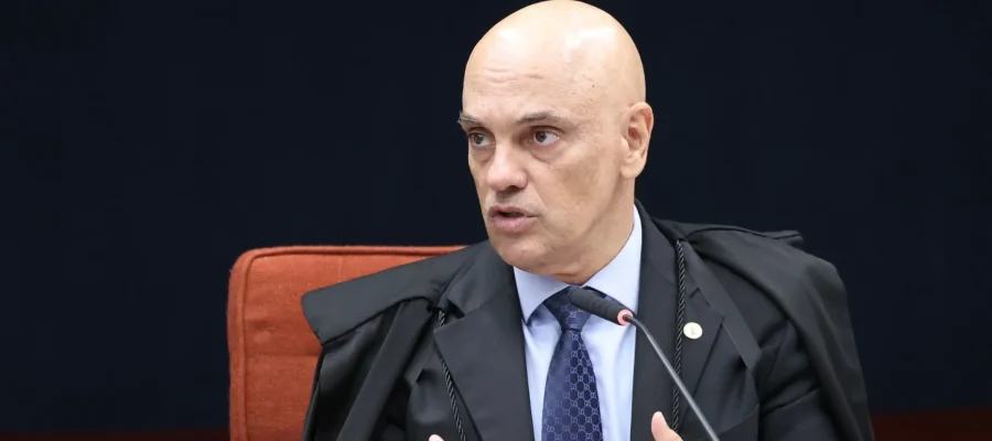 Moraes decreta prisão de contador que roubou dados de autoridades
