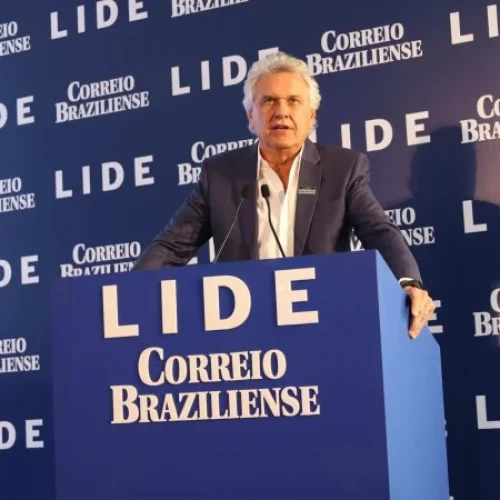 Caiado: “Não existe oposição com o pé em duas canoas”