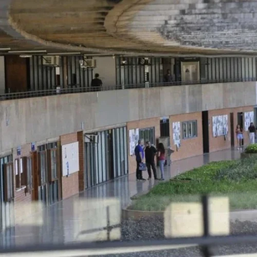 Professores da UnB aprovam paralisação e ato no dia 30 de abril