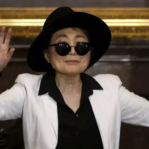Yoko Ono relembra aniversário de John Lennon