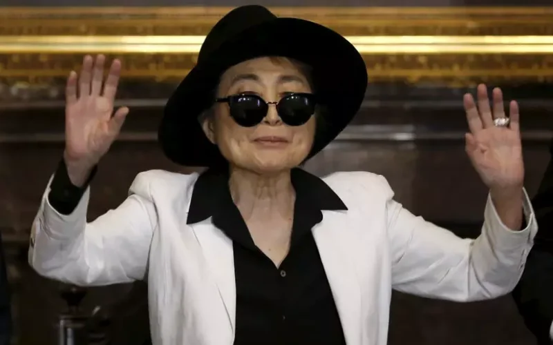 Yoko Ono relembra aniversário de John Lennon