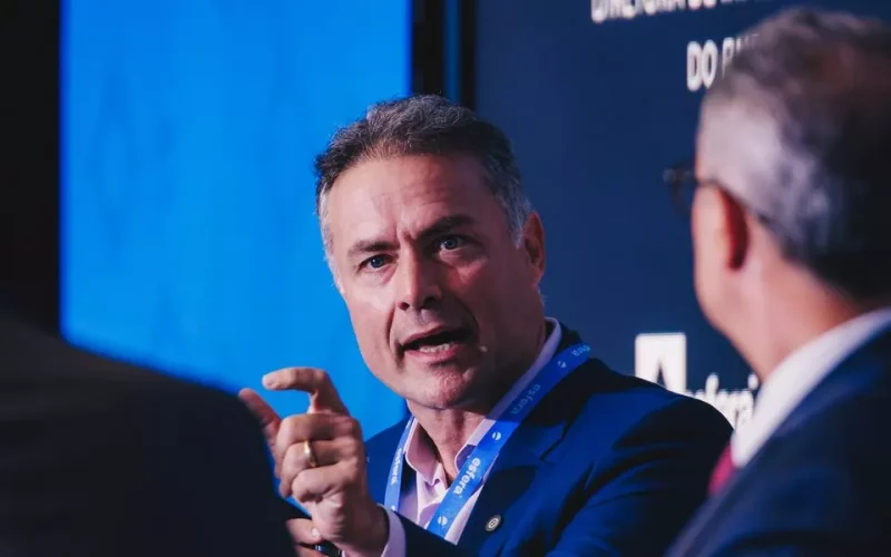 Renan Filho aponta caos e  divisão na extrema-direita