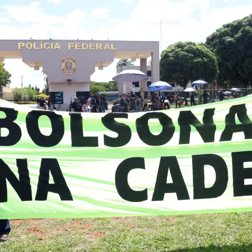 Estadão muda de posição e passa a defender Bolsonaro na cadeia