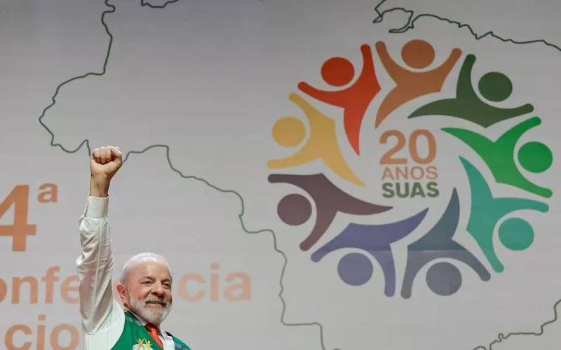 Lula alerta: “Nunca deu certo colocar raposa para tomar conta de galinheiro”