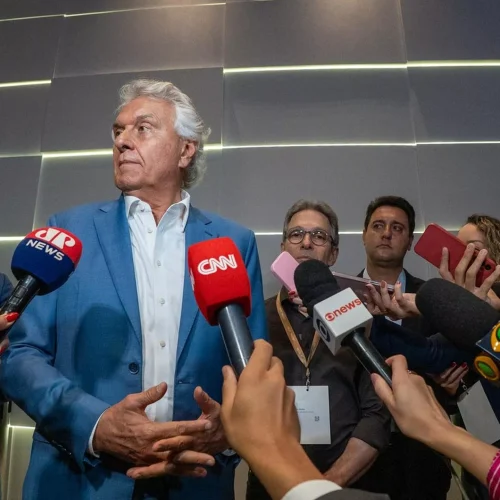 Caiado dribla governo federal e assinará acordo com EUA sobre minerais críticos