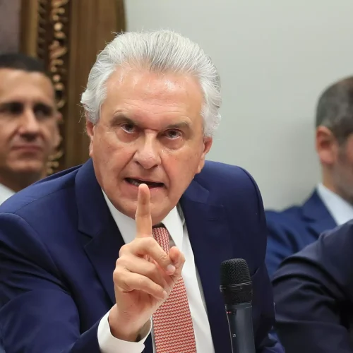 Candidatura de Caiado ganha força no PSD e pode tirar votos de Flávio Bolsonaro