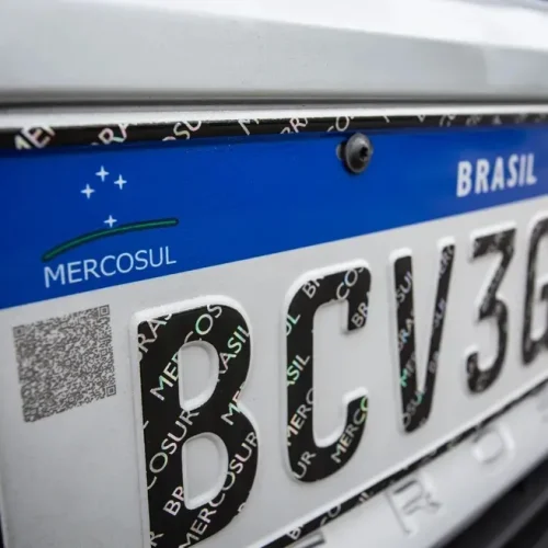 Mudança nas placas de veículos poderá gerar custos e preocupa motoristas