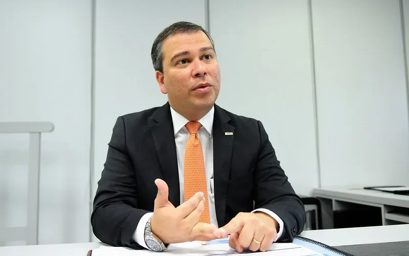 Prisão de dono do Banco Master impulsiona pedido de CPI para investigar gestão do BRB