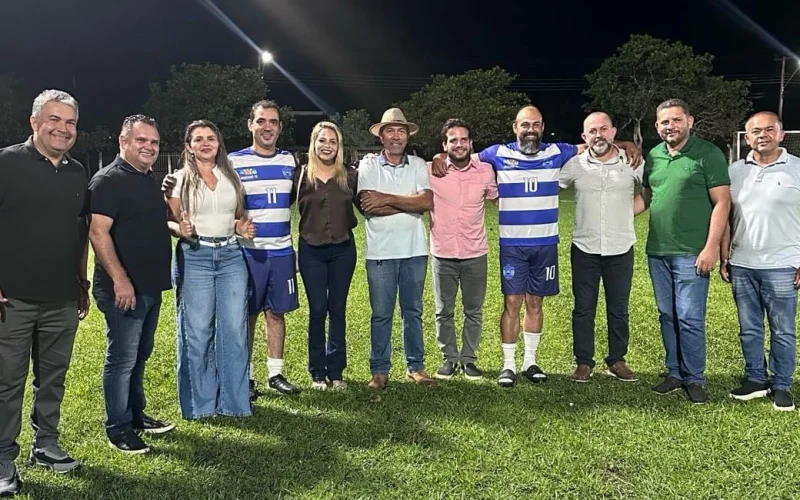 O pré – candidato ao governo do estado Vicentinho Júnior participa de aniversário de Araguanã