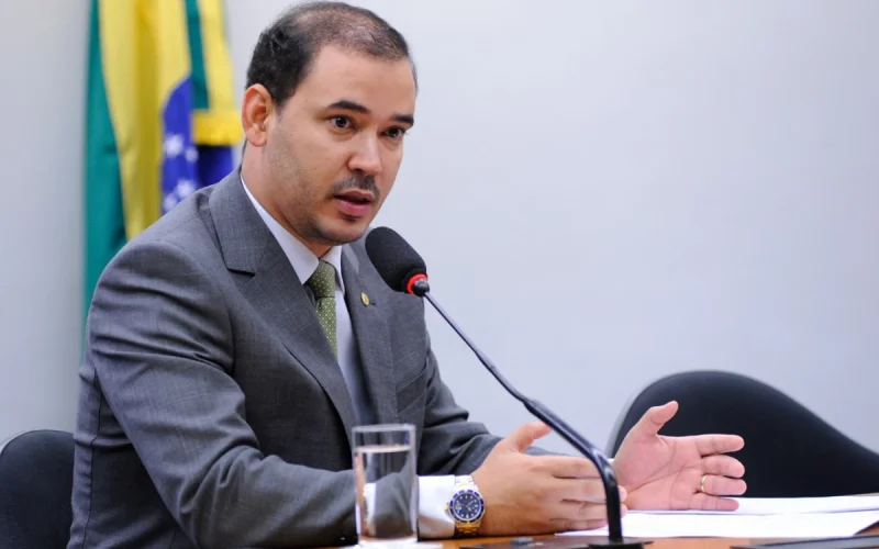 Vicentinho Júnior destina recursos e propõe leis para fortalecer os direitos das mulheres Tocantinenses