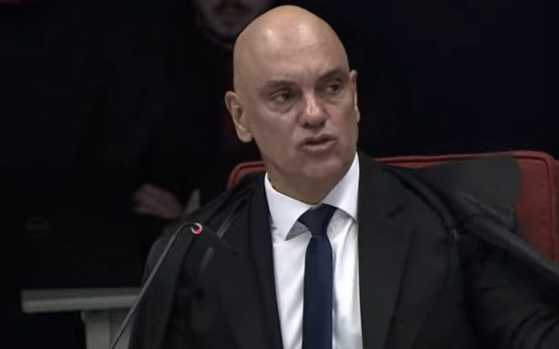 Pedido de asilo: Moraes dá 48h para Bolsonaro explicar documento