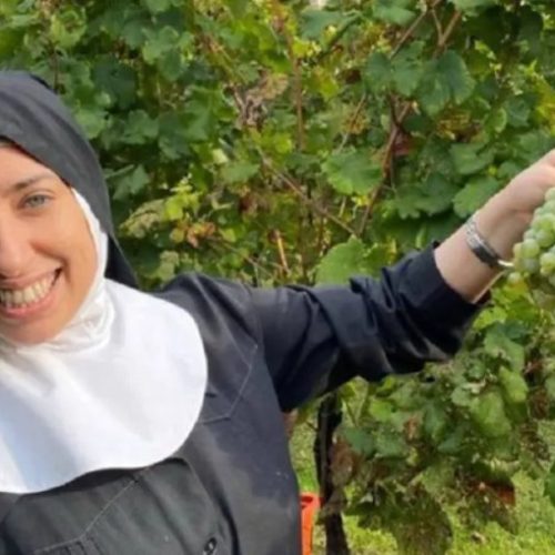 “Bonita demais”: brasileira perde o cargo de freira