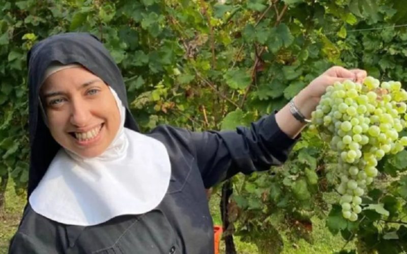 “Bonita demais”: brasileira perde o cargo de freira