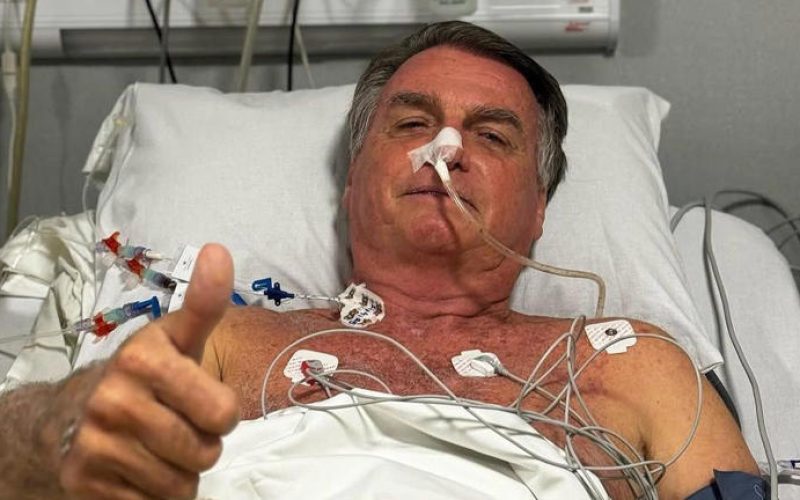 Obstrução intestinal de Bolsonaro é resultado da facada de 2018, diz médico