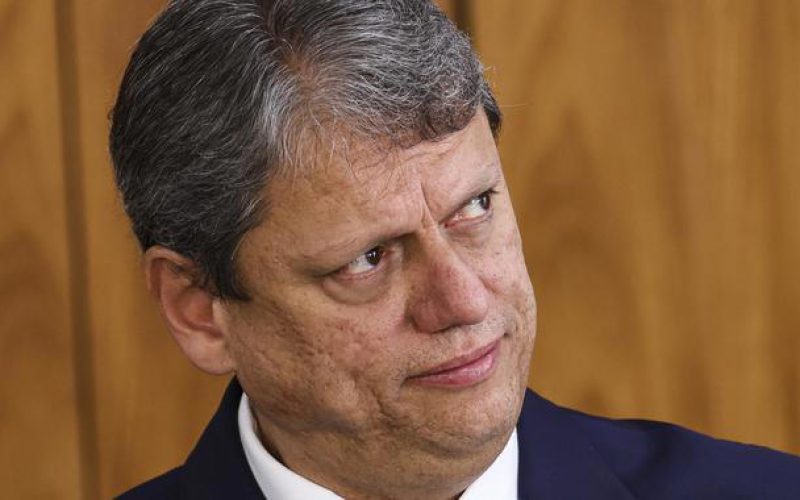 Tarcísio promete indulto a Bolsonaro se eleito presidente em 2026