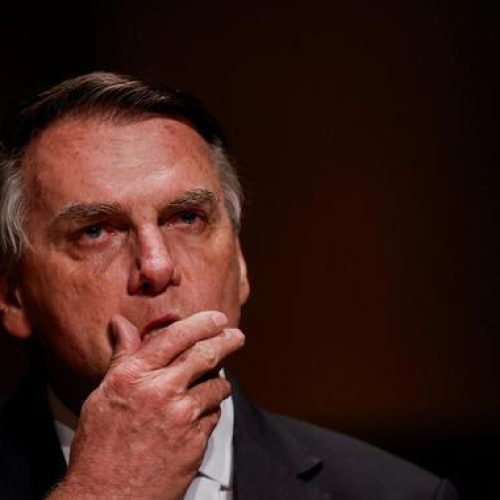 IA de Elon Musk “crava” data da prisão de Bolsonaro